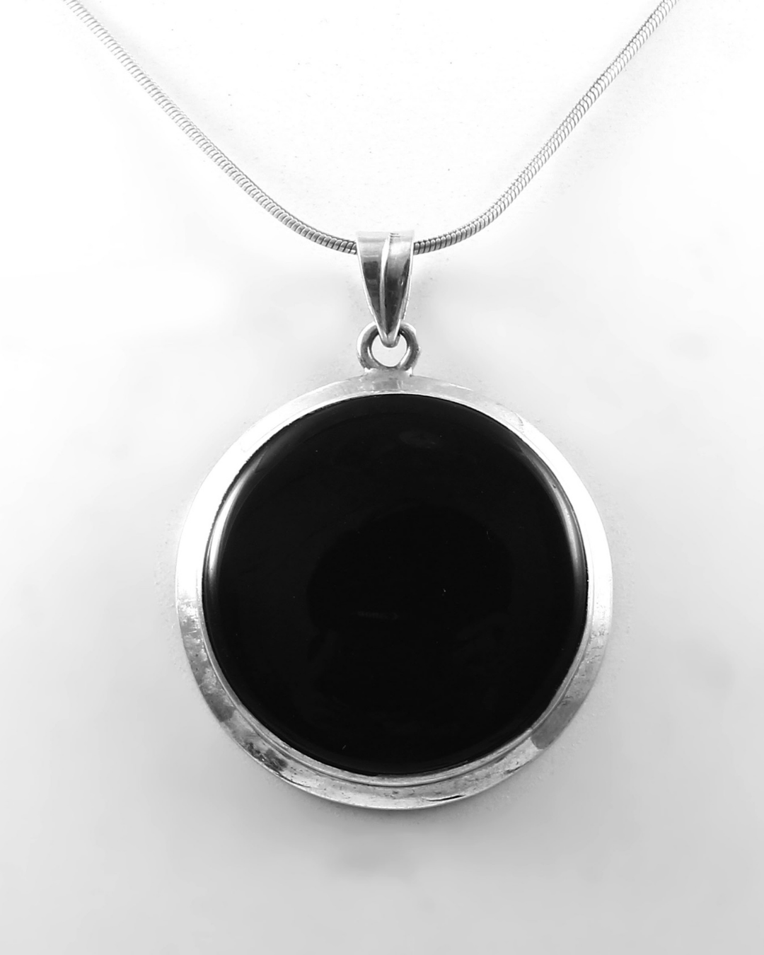 Classic Round Pendant in Black Onyx