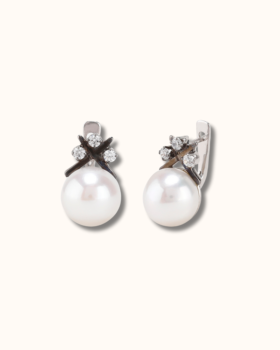 Tic Tac in White Pearl Earrings