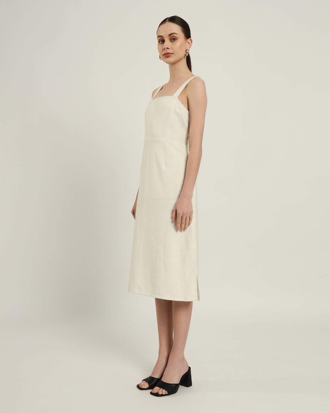 The Samara Daisy White Linen Dress