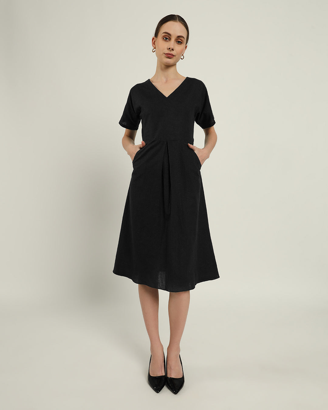 The Memphis Daisy Noir Linen Dress